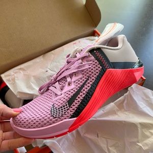 NWT in box Women’s Nike Metcon 6. Size 7.
